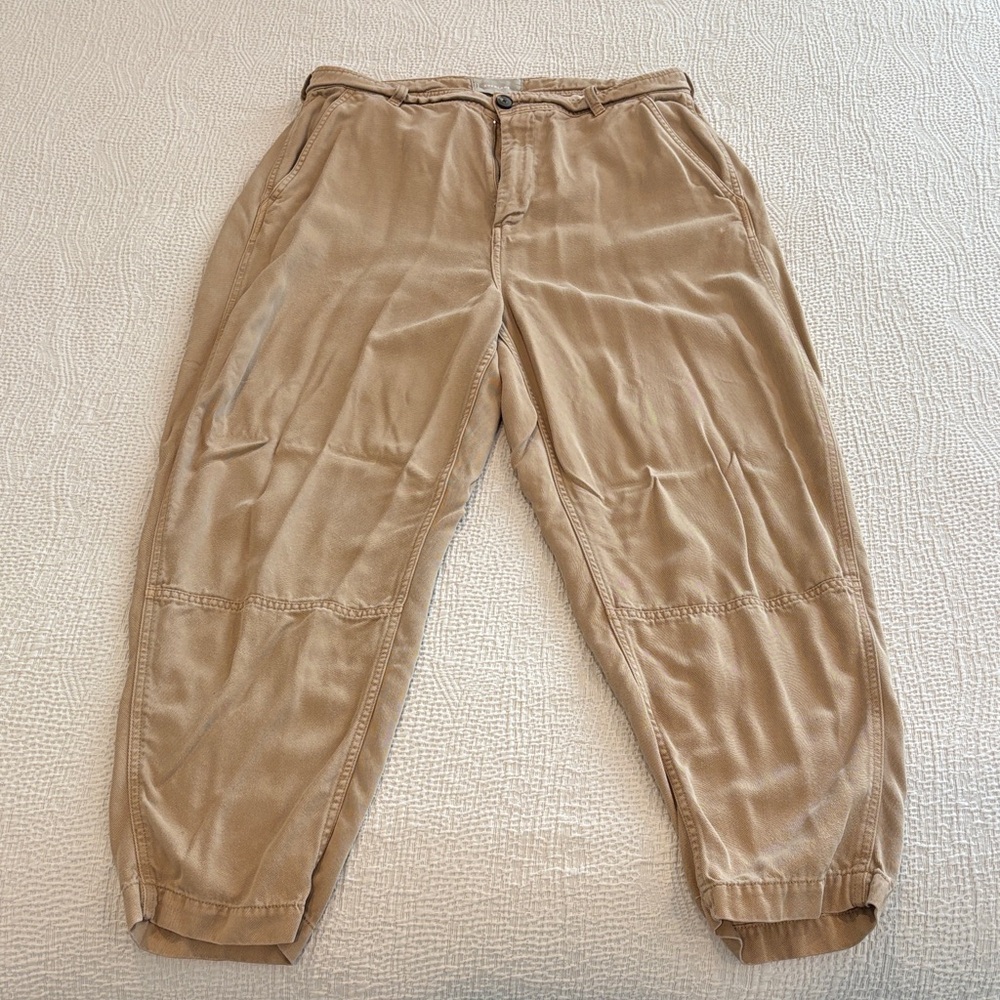 Everlane - Women’s Chino in Buttersoft - Picture 6 of 11